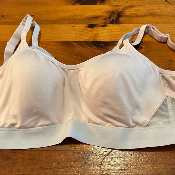 Natori Sports Bra. Size 36DD. Cream & Gray. Great condition. - Picture 3 of 4